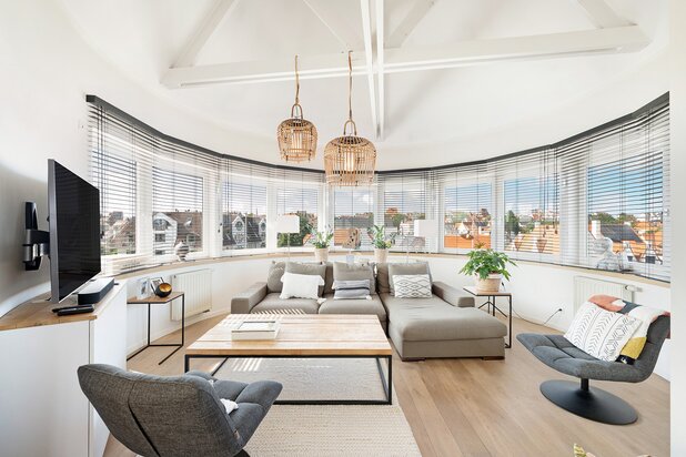 Prachtig dakappartement met zongericht terras te Duinbergen