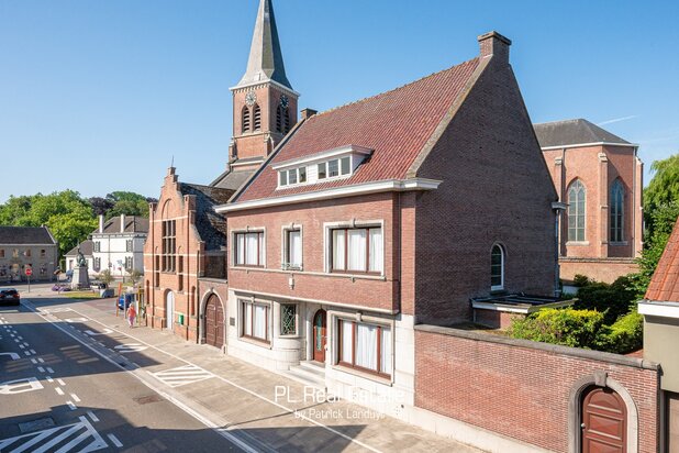 **** Burgerwoning met véél commerciële ruimte & mogelijkheden ... ideaal voor zelfstandige activiteit + wonen in het centrum ****