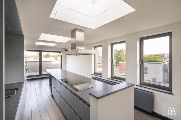 Luxe penthouse van 239m² met 34m² terrassen in hartje Zutendaal!