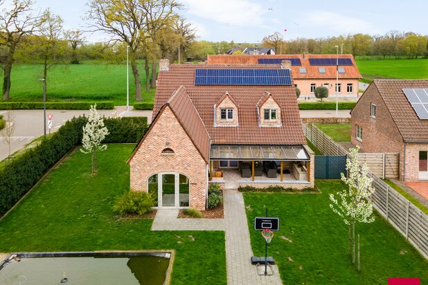 Gerenoveerde energiezuinige woning met ruim bijgebouw