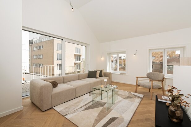 Luxueus penthouse duplex te koop in Oostende in Villa Rembrandt met terras, karaktervolle renovatie en moderne afwerking