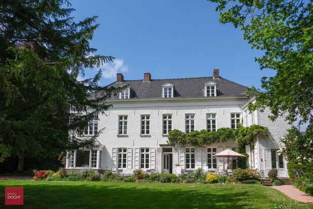 Karaktervolle herenvilla palend aan oude Scheldearm