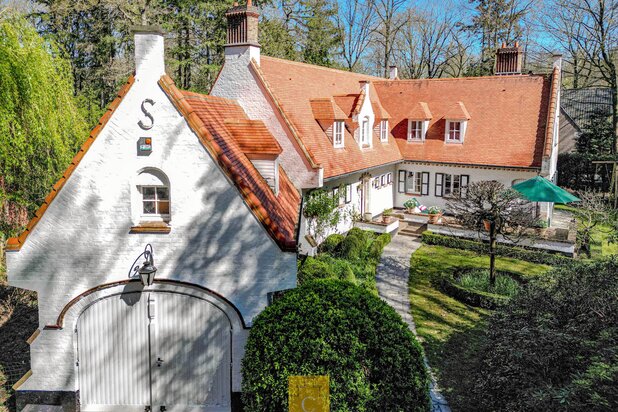 ‘La Cassine’, karaktervilla in Knokse stijl op 2025 m2 in Tillegembos