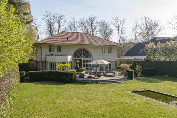 Lichtrijke villa aan het centrum!