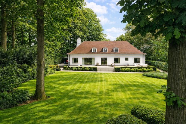Villa met ruime slaapkamers in een oase van groen te Deurle