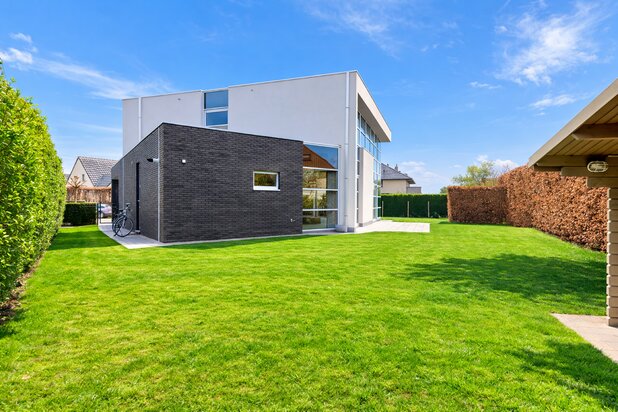 Woning met 4 SLPKS en optie vrij beroep te Merelbeke