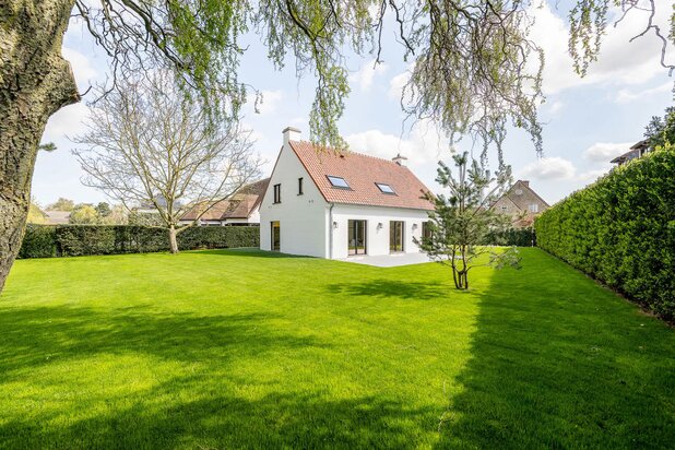 Villa rénovée et lumineuse avec agréable jardin