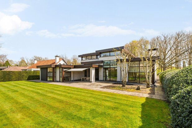 Villa moderne sur 1 240 m² à Achel