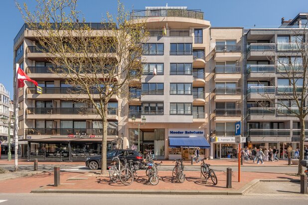 Recent en ruim tweekamerappartement met een mooie gevelbreedte, gelegen op de Lippenslaan