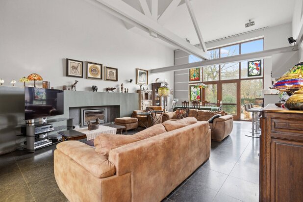 Landhuis van 269m² op 15 are met praktijkruimte/kantoor of kangoeroewoning