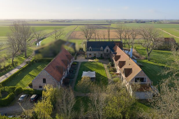Exclusieve historische herenhoeve 'Groot Noordhof' met 8 vergunde vakantielogies op topligging nabij zee