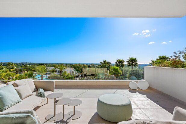 Instapklaar nieuwbouw appartement met prachtige terrassen in Las Colinas Golf & Country Club