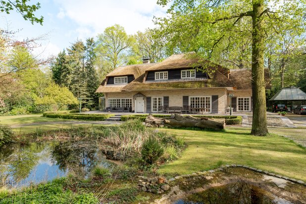 Unieke vrijstaande villa op ca. 7620m² in een uitzonderlijk domein in het groen.