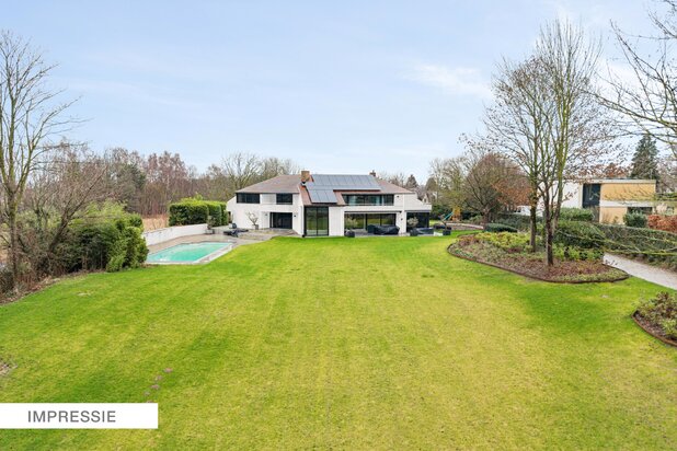 Exclusieve gerenoveerde villa met zwembad en topafwerking
