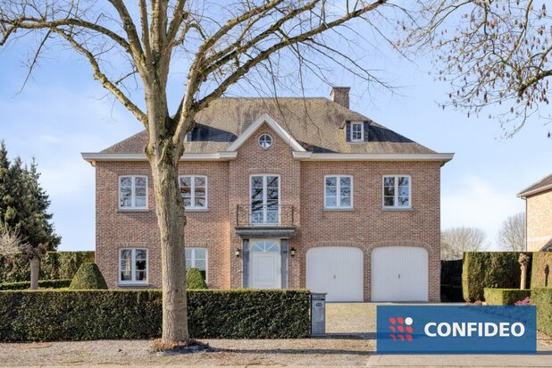Riante villa met vier slaapkamers en prachtig uitzicht op strategische ligging