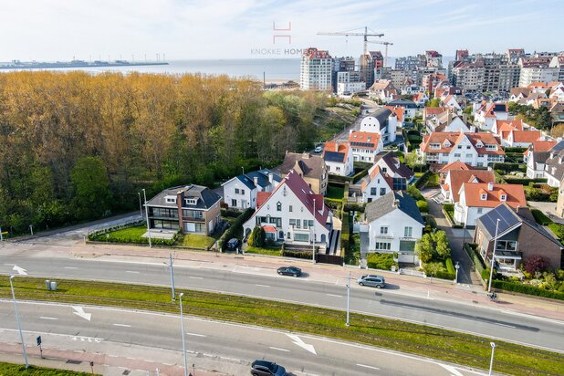 Exceptionally renovated semi-detached house in a prime location in Duinbergen