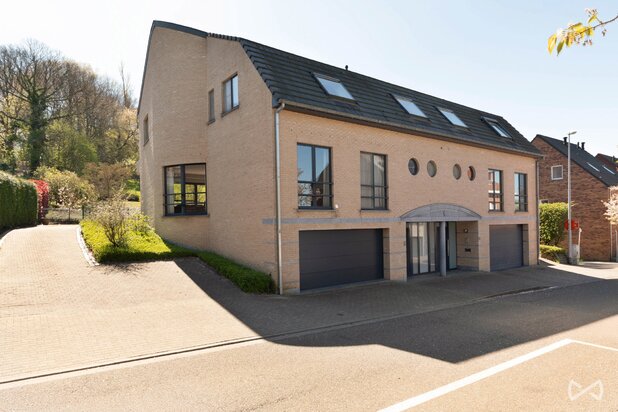 Uitzonderlijk ruime woning grenzend aan parkgebied