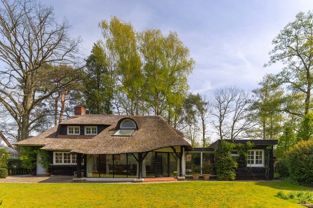 A romantic, thatched cottage