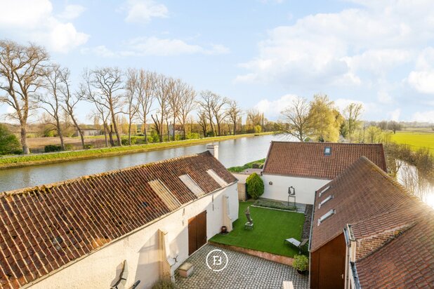 Karaktervol burgerhuis met magazijnen