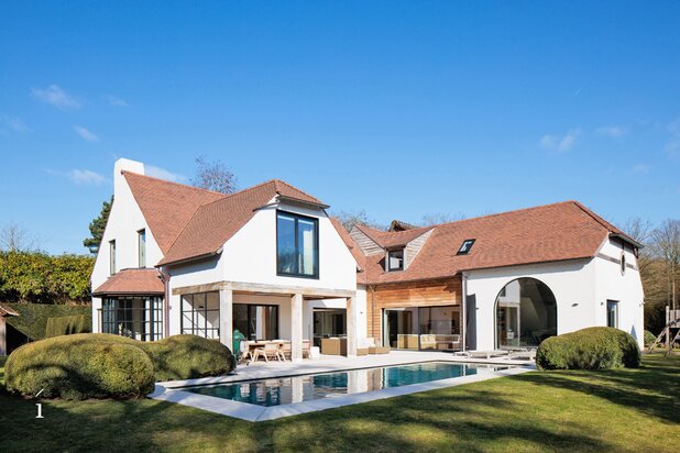 Tijdloze villa met zwembad op zuidgericht hoekperceel