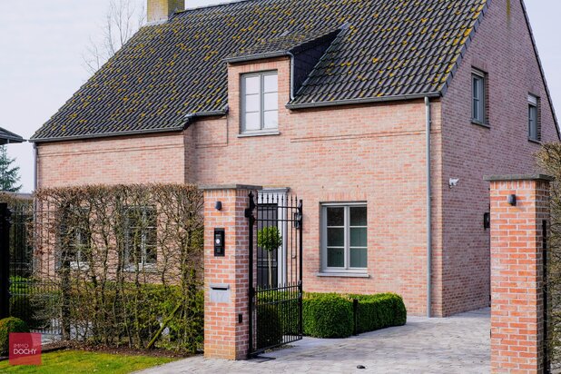 Uitermate goed onderhouden VILLA op goede ligging | Meirelos