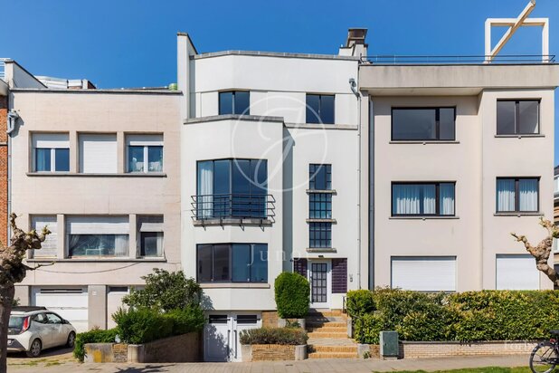 Character house located 2 steps from Montgomery Square