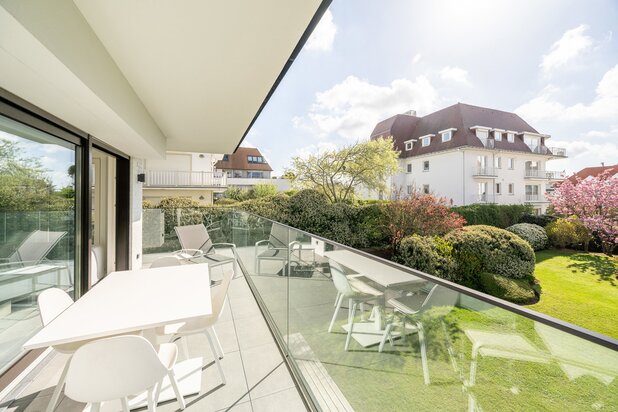 Appartement de coin dans une résidence de prestige sur la digue piétonne. Côté soleil!