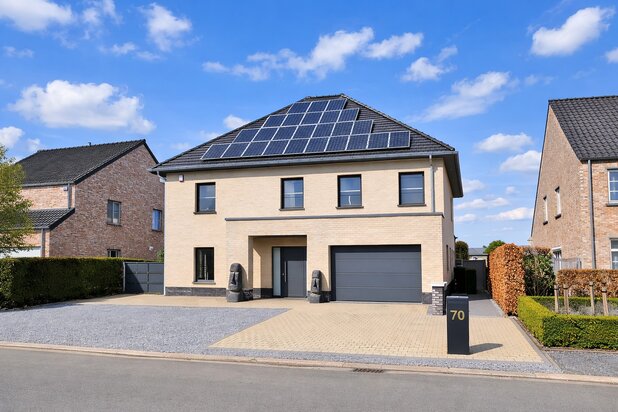 Instapklare topwoning met unieke mogelijkheden op een perceel van 11a75ca in het landelijke Neeroeteren.