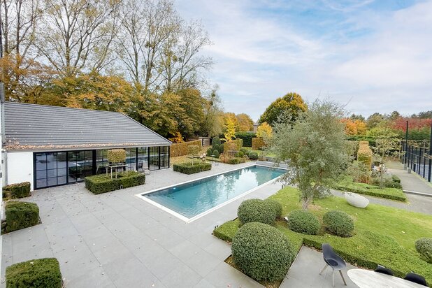 Sept Fontaines, superb contemporary property / swimming pool