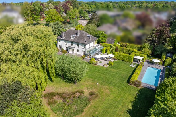Statige luxevilla op royaal perceel van 3.877 m² met zwembad
