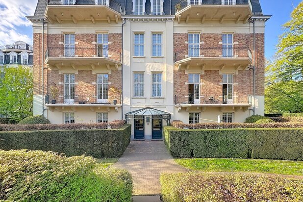 Prachtig appartement + studio – parkeerplaats + garage