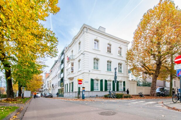 Hoogwaardig afgewerkt nieuwbouwappartement met balkon aan de Coupure