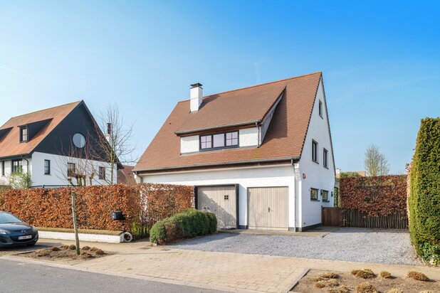 Alleenstaande villa gelegen in een rustige zijstraat van de Magere Schorre 