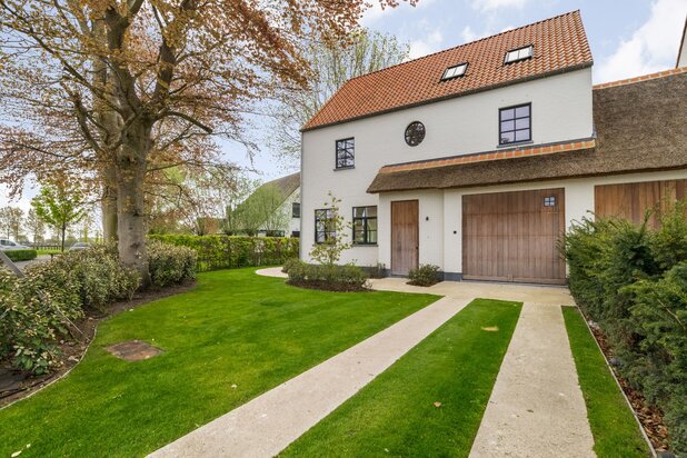 Nieuwbouw onder registratierechten! Villa met zonovergoten leefruimtes en een tijdloos design