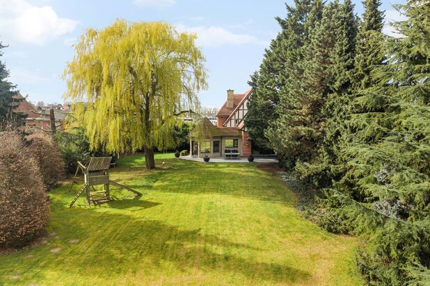 Exclusieve villa met dakterras en grote tuin