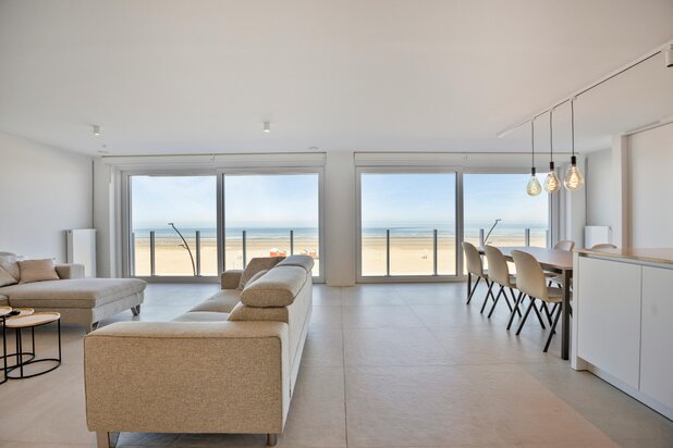 Appartement unique de 4 chambres sur le Zeedijk à La Panne