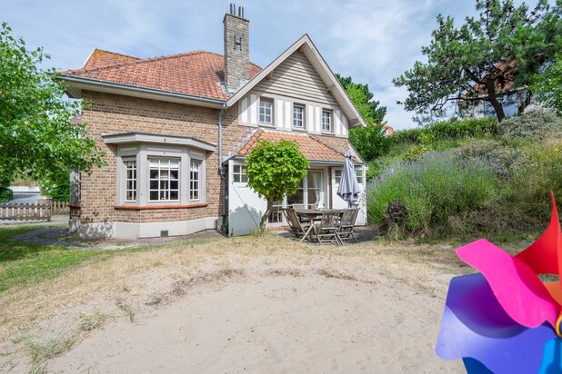 Uiterst charmante villa, rustig gelegen in een verscholen paadje in het Zoute op wandelafstand van de zee.