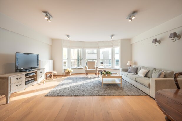 Appartement met zijdelings zeezicht, uitstekend gelegen in hartje Zoute