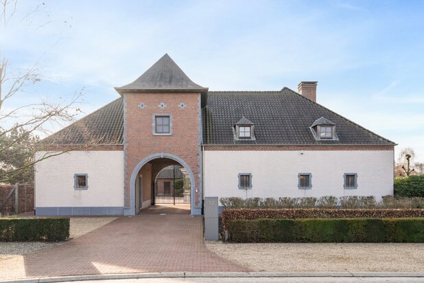 Exclusieve villa op een perceel van ca. 2000 m² in Loenhout
