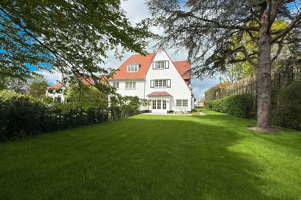 Stijlvolle halfopen villa met zonnige tuin in het Zoute