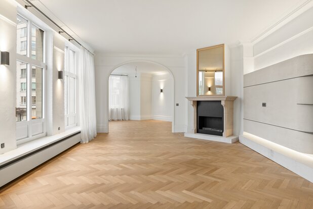 Luxueus gerenoveerd 2 slpk appartement in Art Deco-gebouw