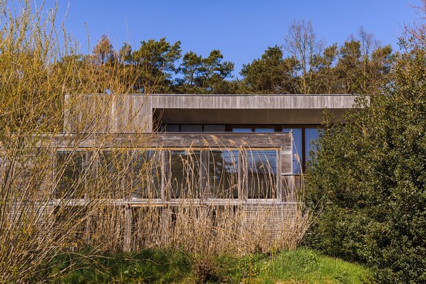 Eco-friendly and architecturally designed: a villa with an annexe on the edge of Zoerselbos