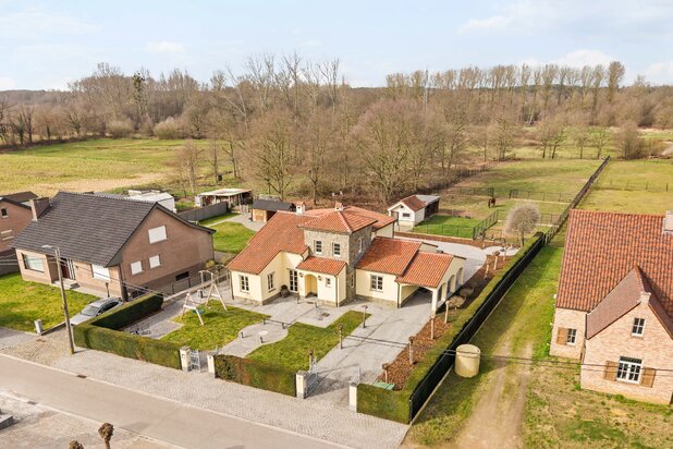 Villa met stallen op een prachtig perceel van 3.761m² – rustige en groene ligging te Scherpenheuvel-Zichem.