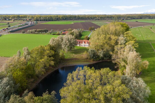 Uitzonderlijk landhuis te Damme