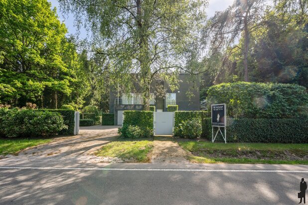 Moderne woning op perceel van ca. 3.500m²