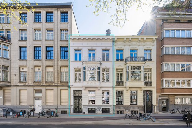 Statige meesterwoning met grandeur, 6 slaapkamers en zonnige tuin 