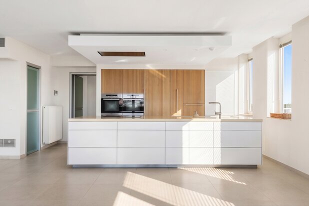 Spacious apartment by the marina