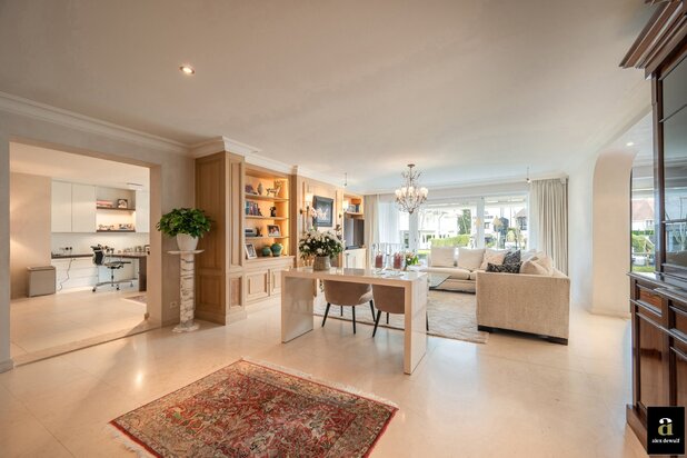 Uniek tuinappartement van 300 m2 aan het Albertplein (Zoute)