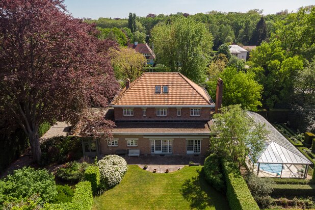 Charmante villa met zwembad op een mooi perceel 