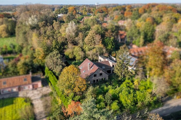 Villa nabij de golf op een perceel van 5.089 m2